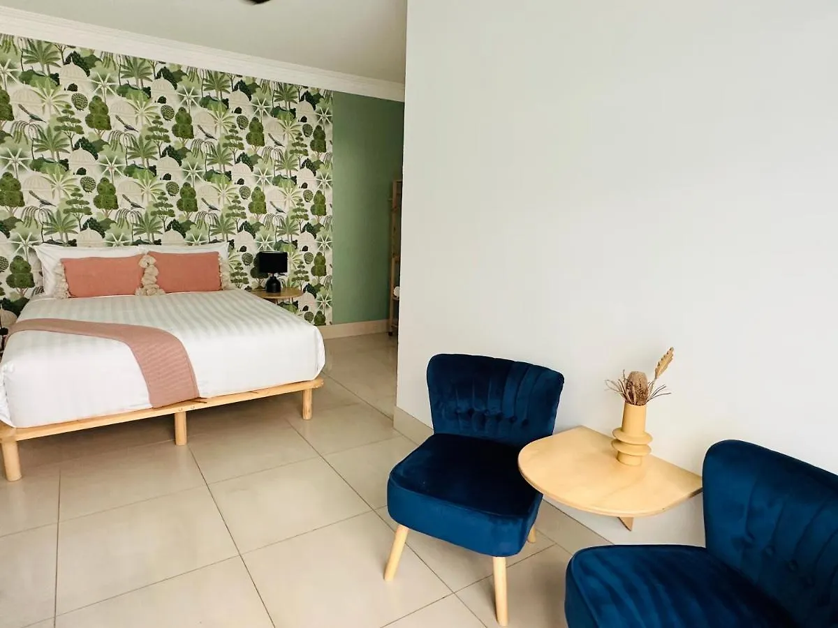 Hotel Tessa'S On The Beach Gold Coast